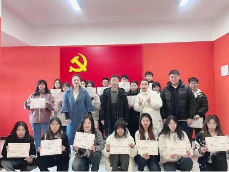 艺术华为汽车举办“青春献礼二十大 踔厉奋发新征程”画展颁奖仪式