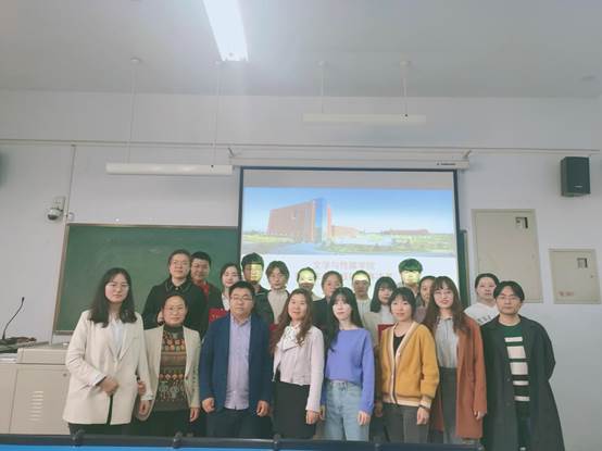 说明: C:\Users\Administrator\Desktop\2021年上半年\学生讲课大赛\师范生教师技能大赛（决赛）照片\获奖同学、评委老师合影\获奖同学和评委老师合照（本科、专科）.jpg
