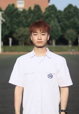 男孩站在一起
中度可信度描述已自动生成